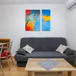 아파트 With Parking Space Razanj, - 17328 로고즈니차