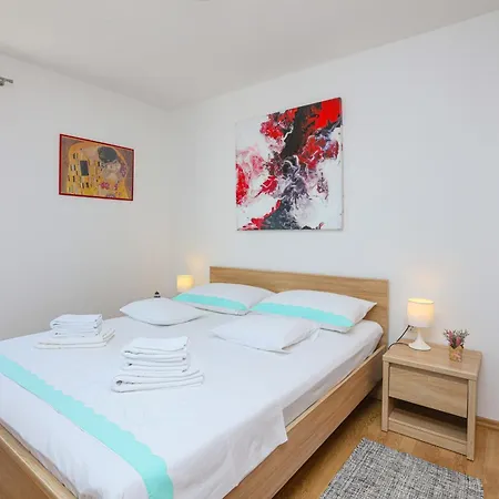 公寓 With Parking Space Razanj, - 17328