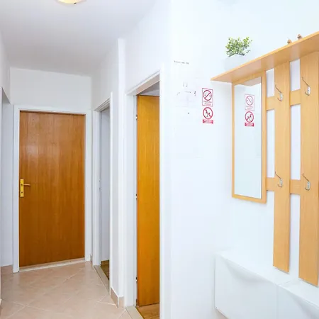 With Parking Space Razanj, - 17328 * 罗戈兹尼察